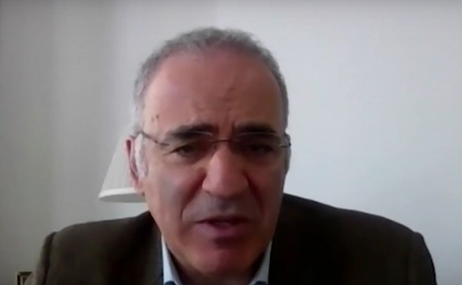 Гари Каспаров е човек легенда Той е най младият световен шампион